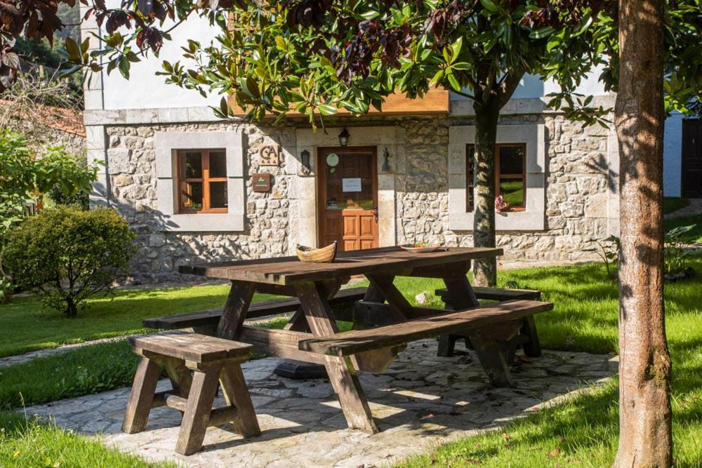 La Vega De Pendueles Guest House Exterior photo